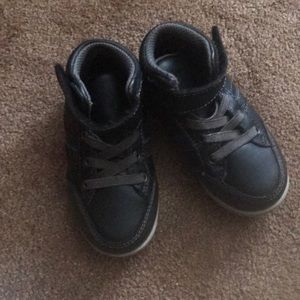 Toddler boys casual high top shoe with strap